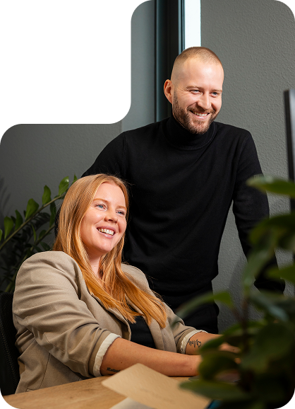 Vector 1 (1) Fitnessmarketeers doen een potje kaarten in de pauze